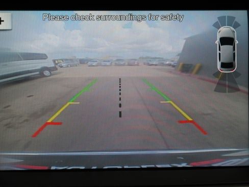 Used 2018 Ford Explorer XLT w/ Equipment Group 202A FWD image 20