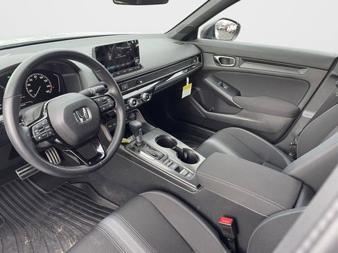 Used 2025 Honda Civic Sport image 4