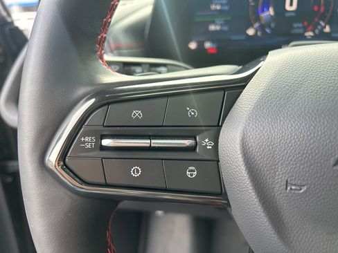 Used 2025 Chevrolet Traverse RS image 27