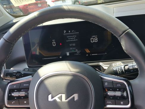Certified 2025 Kia Sorento EX image 12