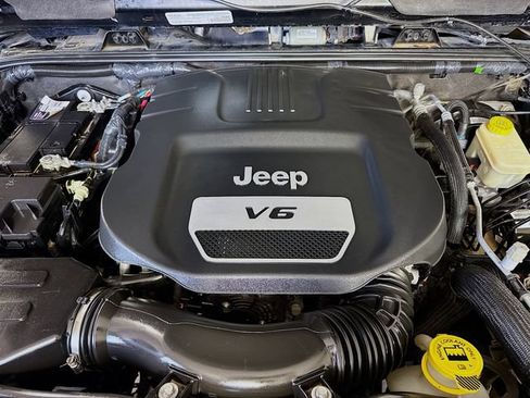 Used 2017 Jeep Wrangler Unlimited Rubicon AWD/4WD image 31