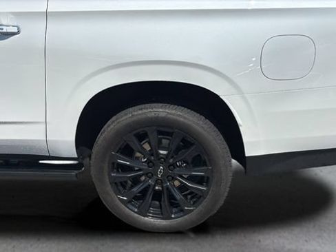 Used 2024 Chevrolet Suburban High Country AWD/4WD image 36