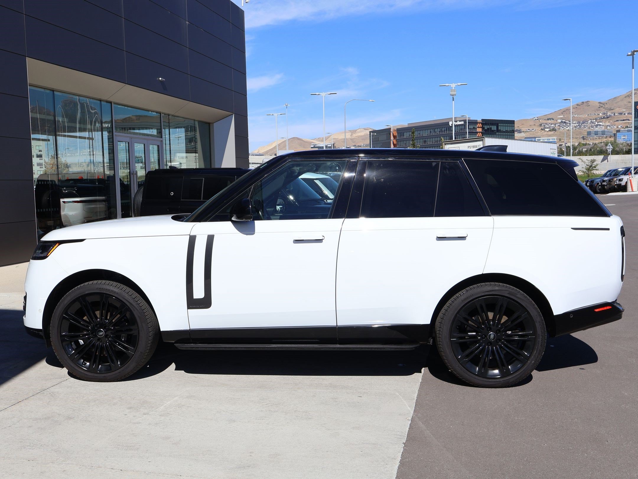Certified 2024 Land Rover Range Rover Autobiography AWD/4WD image 11