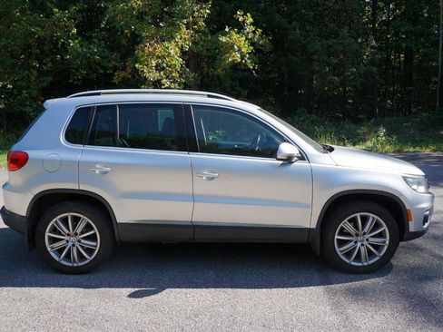 Used 2016 Volkswagen Tiguan SE AWD/4WD image 6