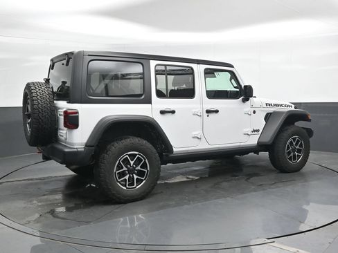 Used 2025 Jeep Wrangler Unlimited Rubicon AWD/4WD image 2