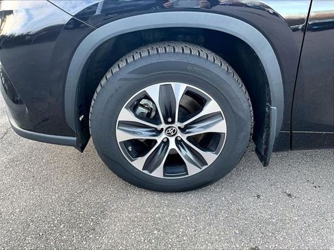 Certified 2021 Toyota Highlander XLE image 4