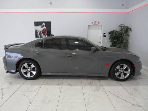 Used 2017 Dodge Charger R/T RWD image 2