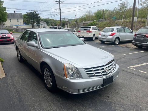 Used 2009 Cadillac DTS w/ Trunk Convenience Package FWD image 6
