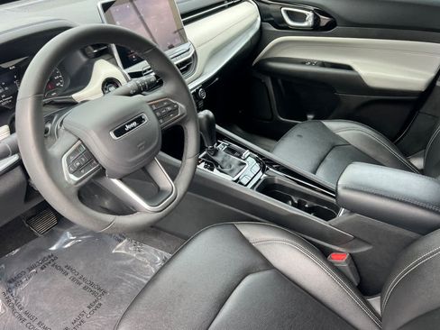Used 2025 Jeep Compass Limited AWD/4WD image 11