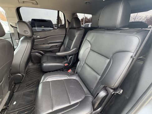 Used 2022 GMC Acadia SLT w/ Preferred Package image 7