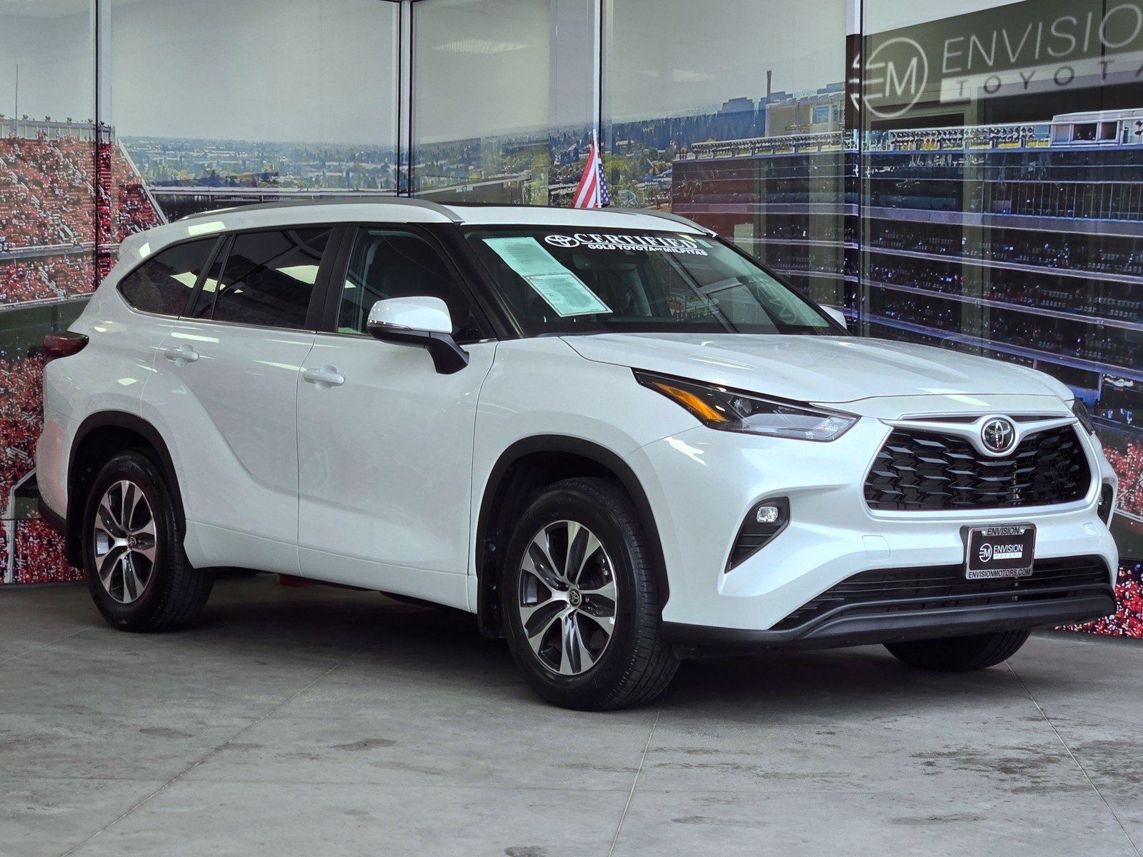 Certified 2026 Toyota Highlander XLE AWD/4WD image 1