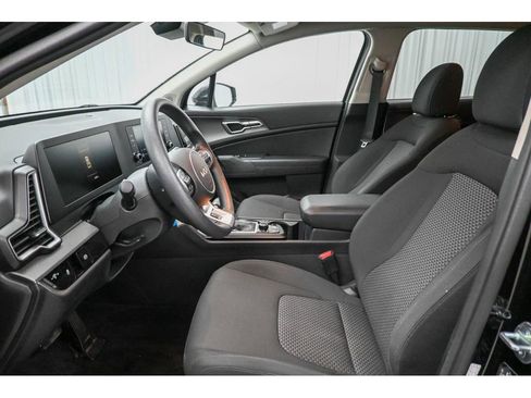 Used 2023 Kia Sportage LX image 10