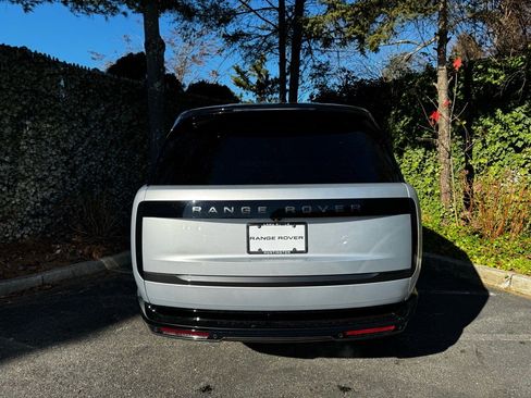 New 2025 Land Rover Range Rover SE image 6