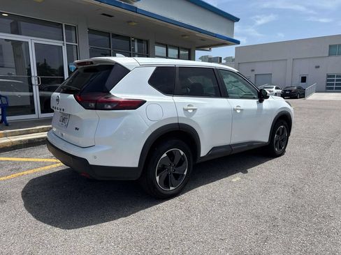 Used 2024 Nissan Rogue SV FWD image 6