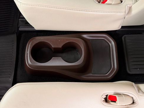 Used 2021 Toyota Highlander Limited image 11