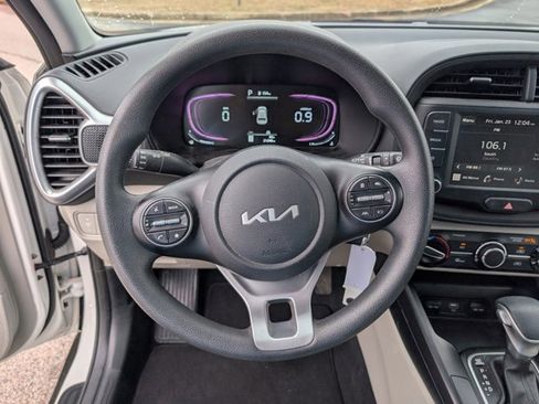 Used 2024 Kia Soul LX image 18