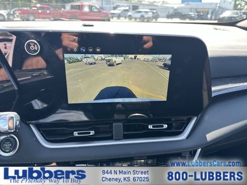 Used 2025 Chevrolet Equinox LT FWD image 16