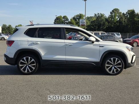 Used 2023 Volkswagen Taos SE FWD image 6
