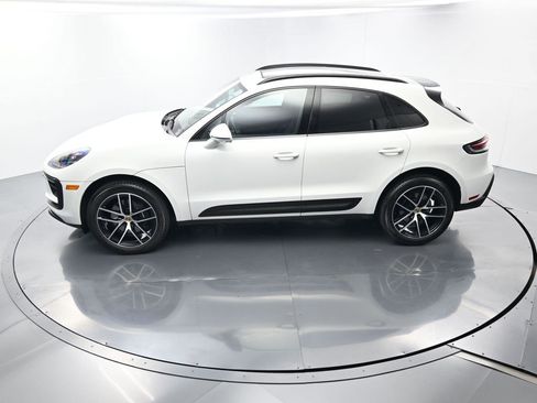 Used 2025 Porsche Macan image 35