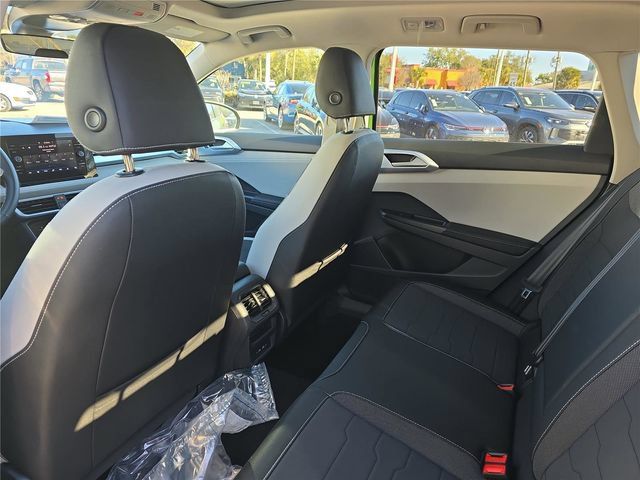 New 2026 Volkswagen Taos SE FWD image 9