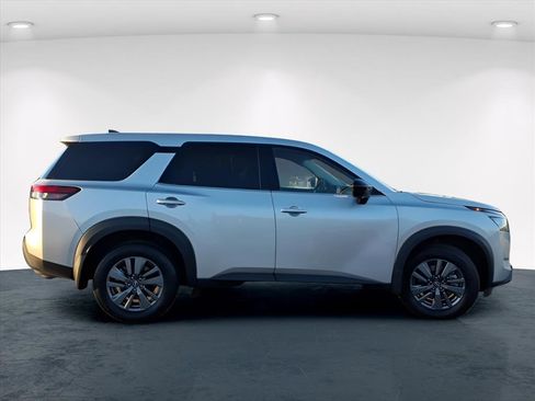 Used 2024 Nissan Pathfinder S w/ Cargo Package image 23