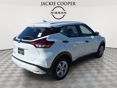 Certified 2025 Nissan Kicks Play S FWD image 5