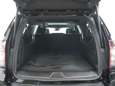 Used 2023 Chevrolet Suburban LT w/ Luxury Package AWD/4WD image 16