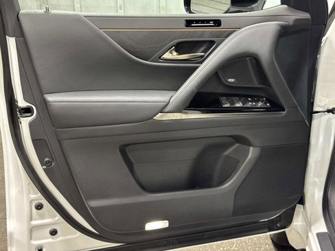 Certified 2025 Lexus LX 700h Luxury image 19