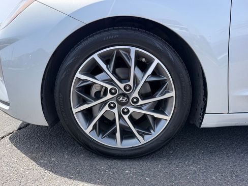 Used 2020 Hyundai Elantra Limited image 26