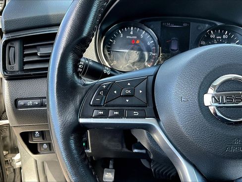 Used 2017 Nissan Rogue Sport SL image 10