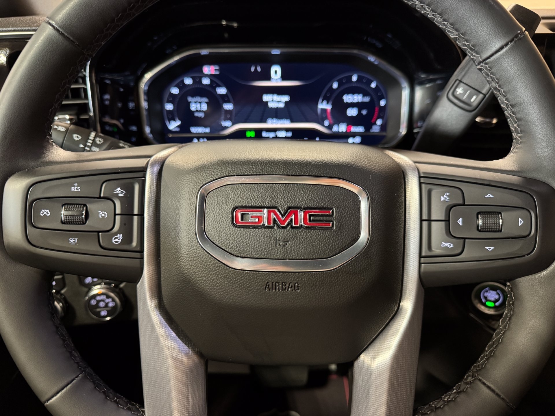 Used 2024 GMC Sierra 1500 Elevation w/ LPO, Elevation Black Package AWD/4WD image 33