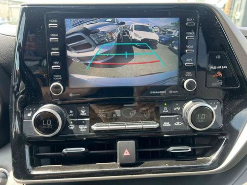 Used 2021 Toyota Highlander XLE image 26