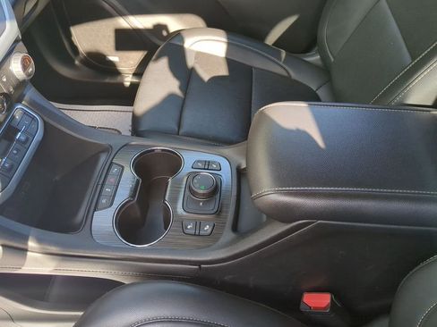 Used 2023 GMC Acadia SLT image 21