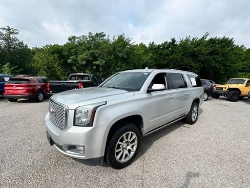 Used 2017 GMC Yukon XL Denali w/ Open Road Package RWD image 3