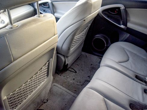 Used 2007 Toyota RAV4 Limited image 17