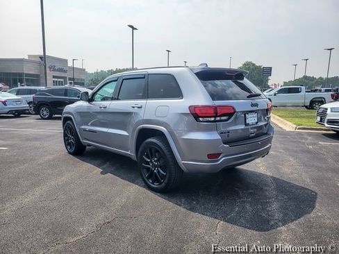 Used 2020 Jeep Grand Cherokee Altitude AWD/4WD image 10