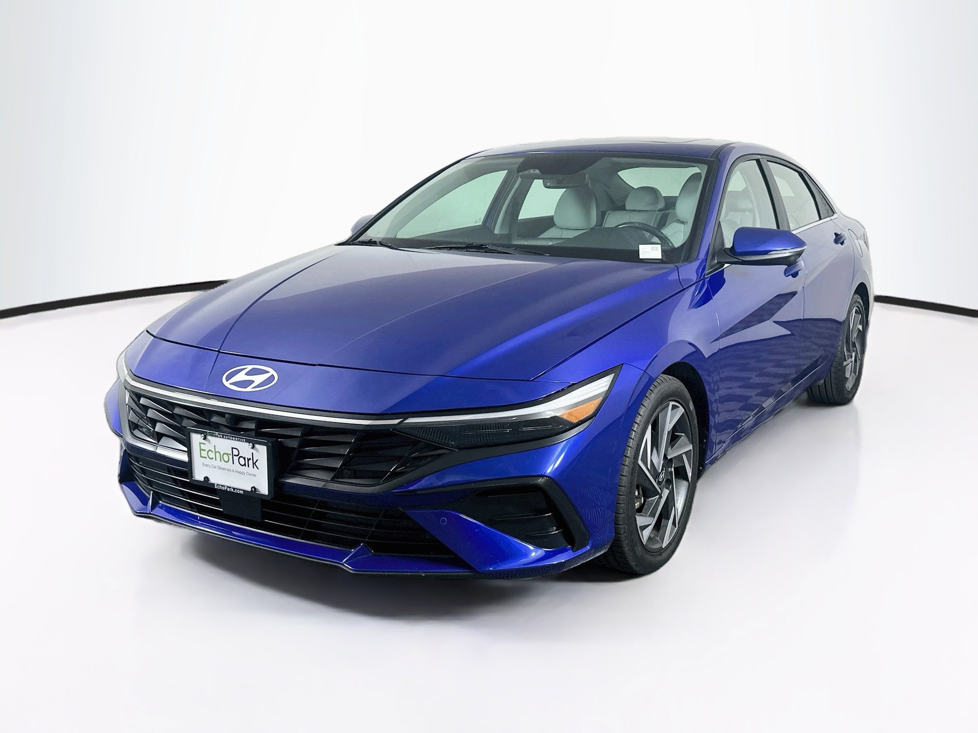 Used 2024 Hyundai Elantra Limited FWD image 3