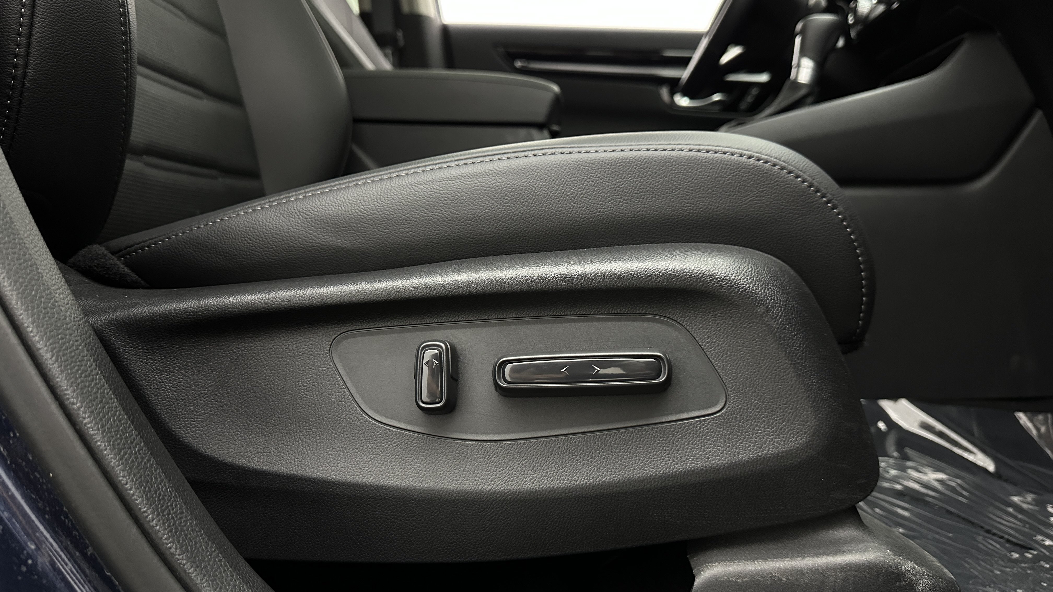 Used 2025 Honda CR-V EX-L image 41
