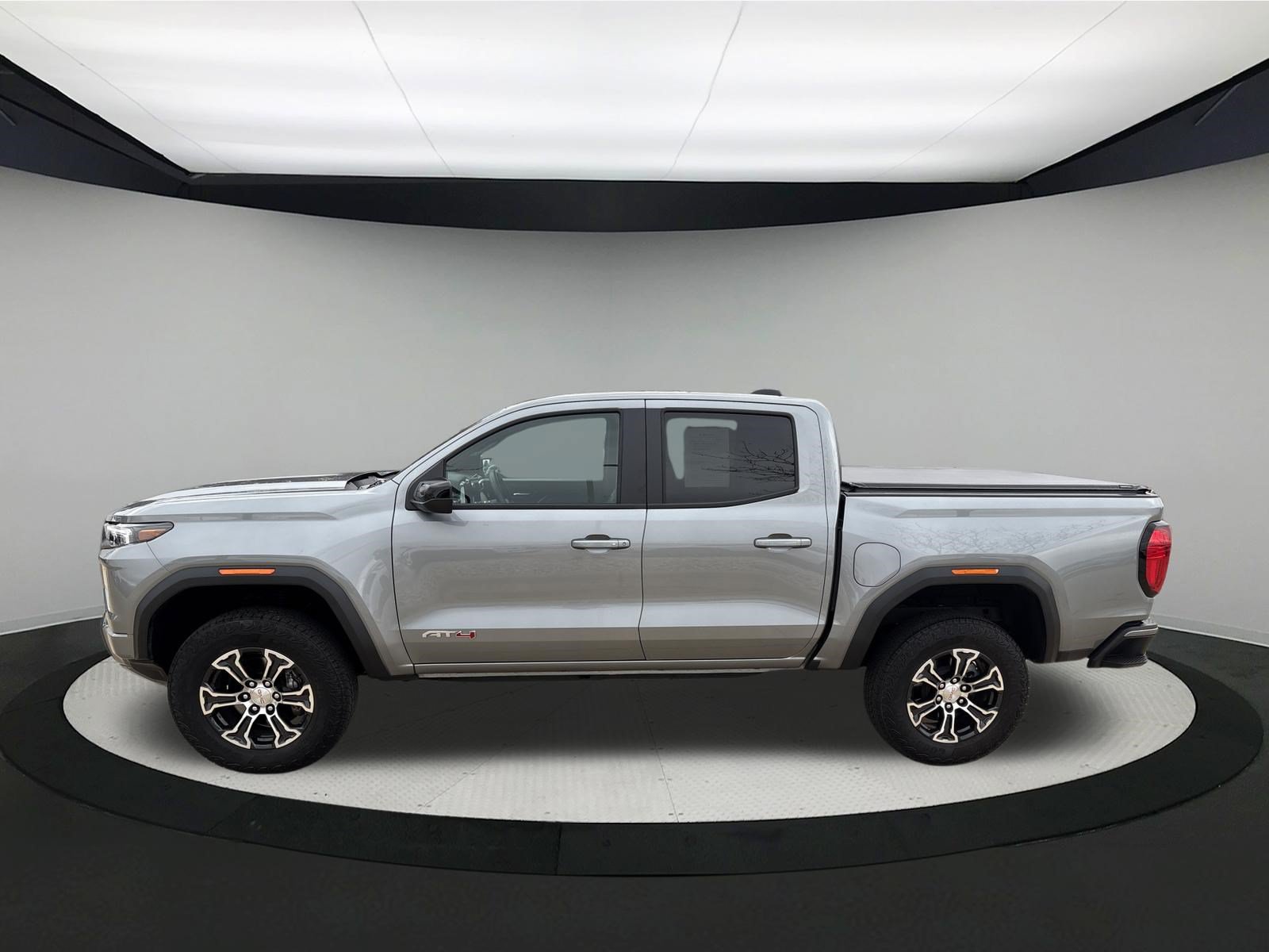 Used 2025 GMC Canyon AT4 AWD/4WD image 4
