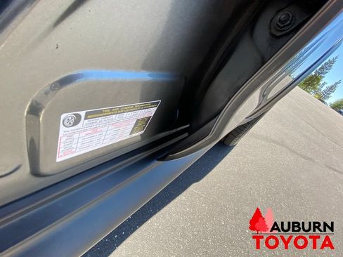 Used 2011 Nissan Juke SV FWD image 31