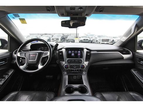 Used 2017 GMC Yukon XL SLT w/ Open Road Package image 8