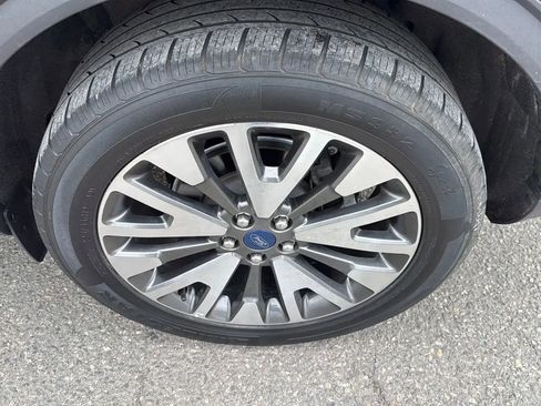 Used 2020 Ford Escape Titanium image 9