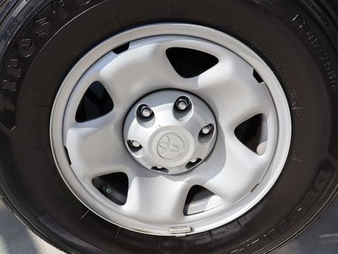 Used 2022 Toyota Tacoma SR w/ SR Convenience Package image 38