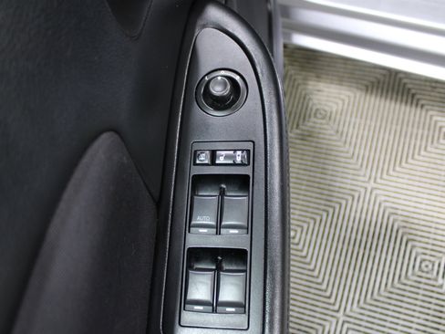 Used 2013 Chrysler 200 Touring image 7