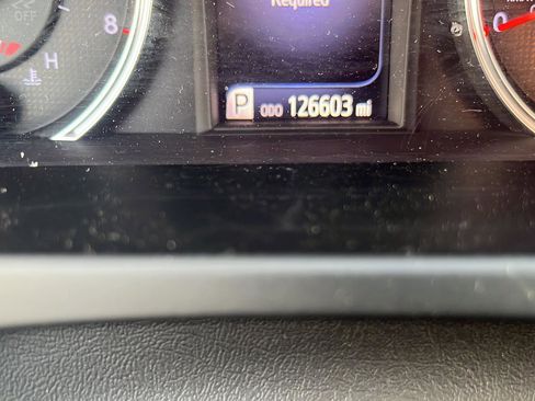 Used 2015 Toyota Camry SE FWD image 9