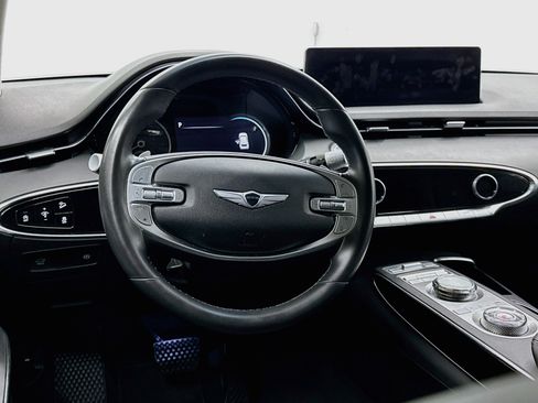 Used 2025 Genesis GV70 2.5T AWD/4WD image 18