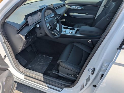 Used 2026 Genesis GV70 2.5T Select image 9