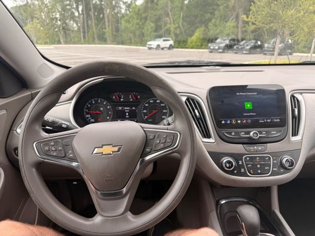 Used 2025 Chevrolet Malibu LT FWD image 2