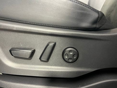 Used 2023 Nissan Ariya AWD image 23