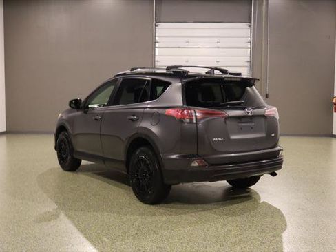 Used 2018 Toyota RAV4 LE FWD image 7